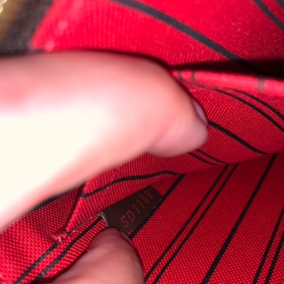 Authentic Neverfull Pouch - Picture 3 of 8